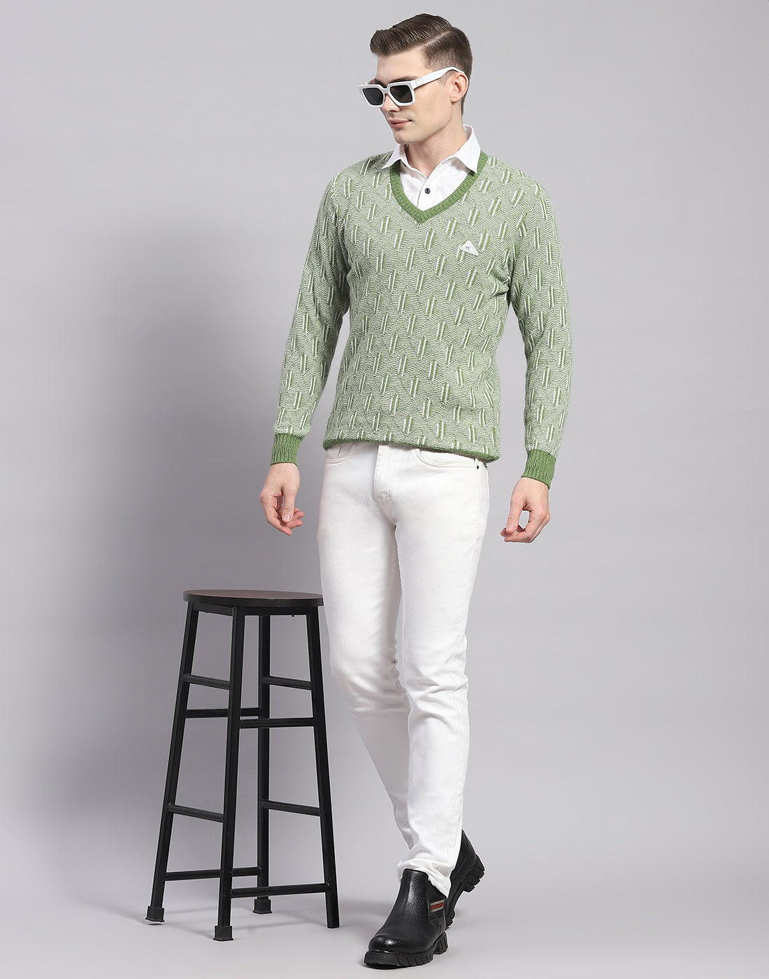 Men Green Solid V Neck Full Sleeve Pullover