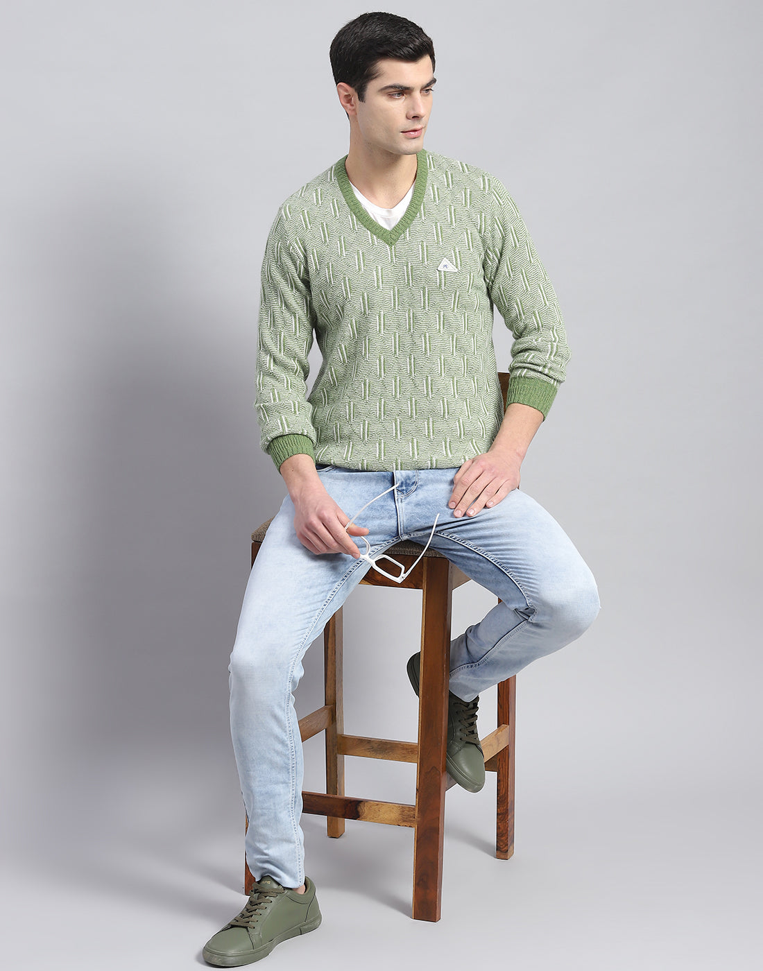 Men Green Self Design V Neck Full Sleeve Pullover
