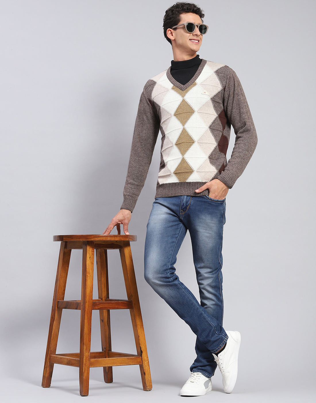 Men Brown Self Design V Neck Full Sleeve Pullover