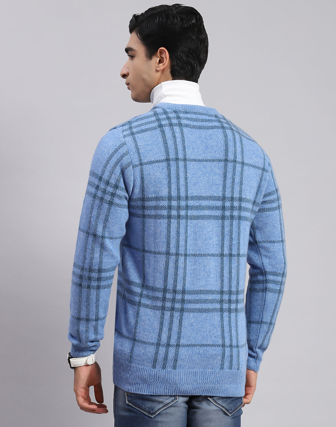 Men Blue Check V Neck Full Sleeve Sweaters/Pullovers
