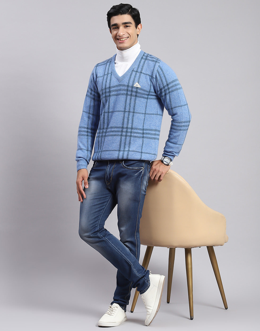 Men Blue Check V Neck Full Sleeve Sweaters/Pullovers