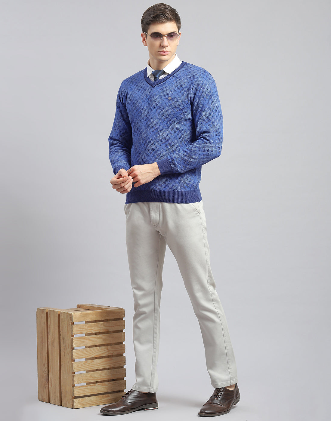 Men Blue Self Design V Neck Full Sleeve Pullover