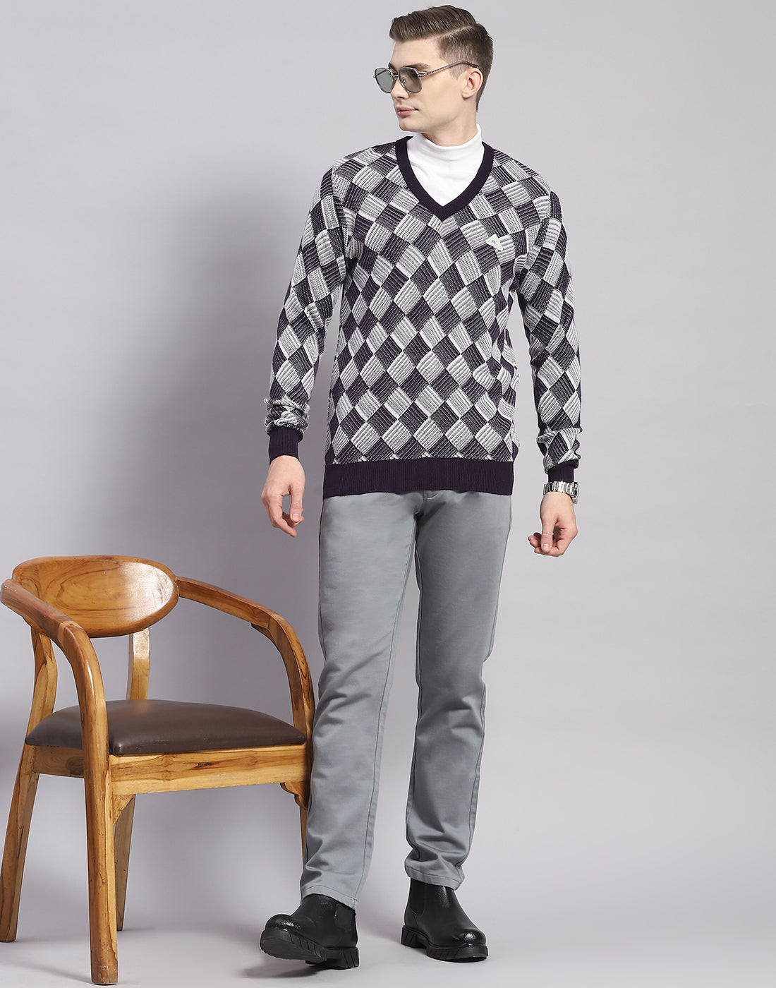 Men Navy Blue Self Design V Neck Full Sleeve Pullover