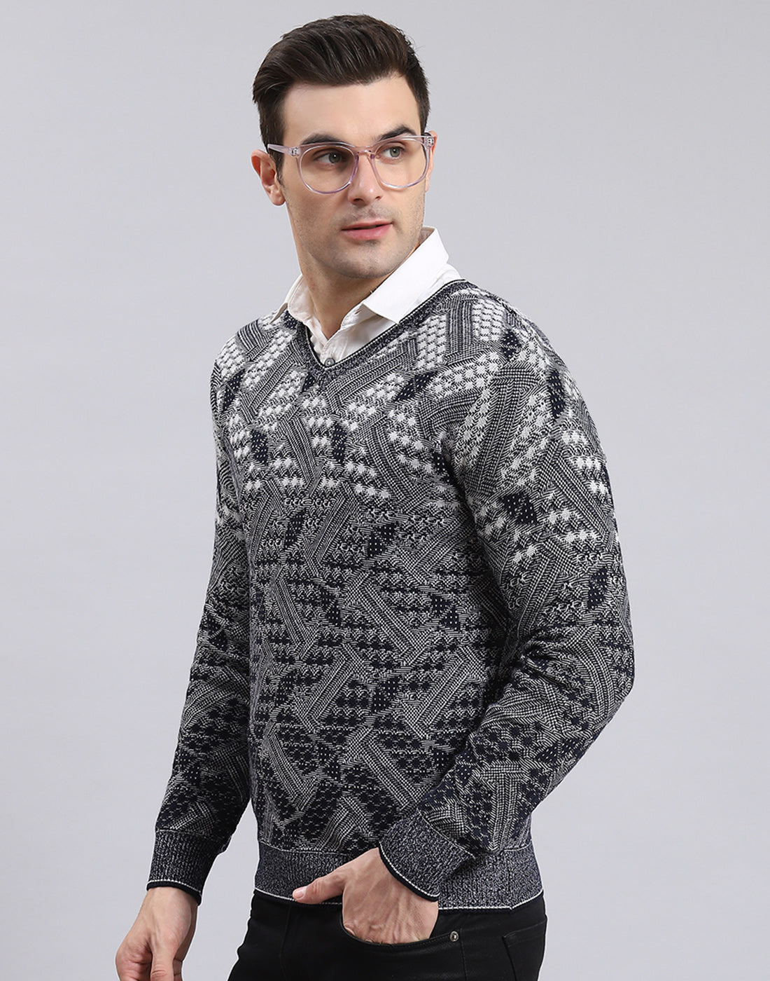 Men Grey Self Design V Neck Full Sleeve Sweater