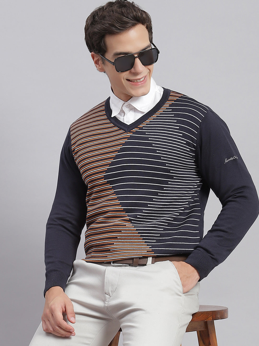 Men Navy Blue Self Design V Neck Full Sleeve Sweaters/Pullovers