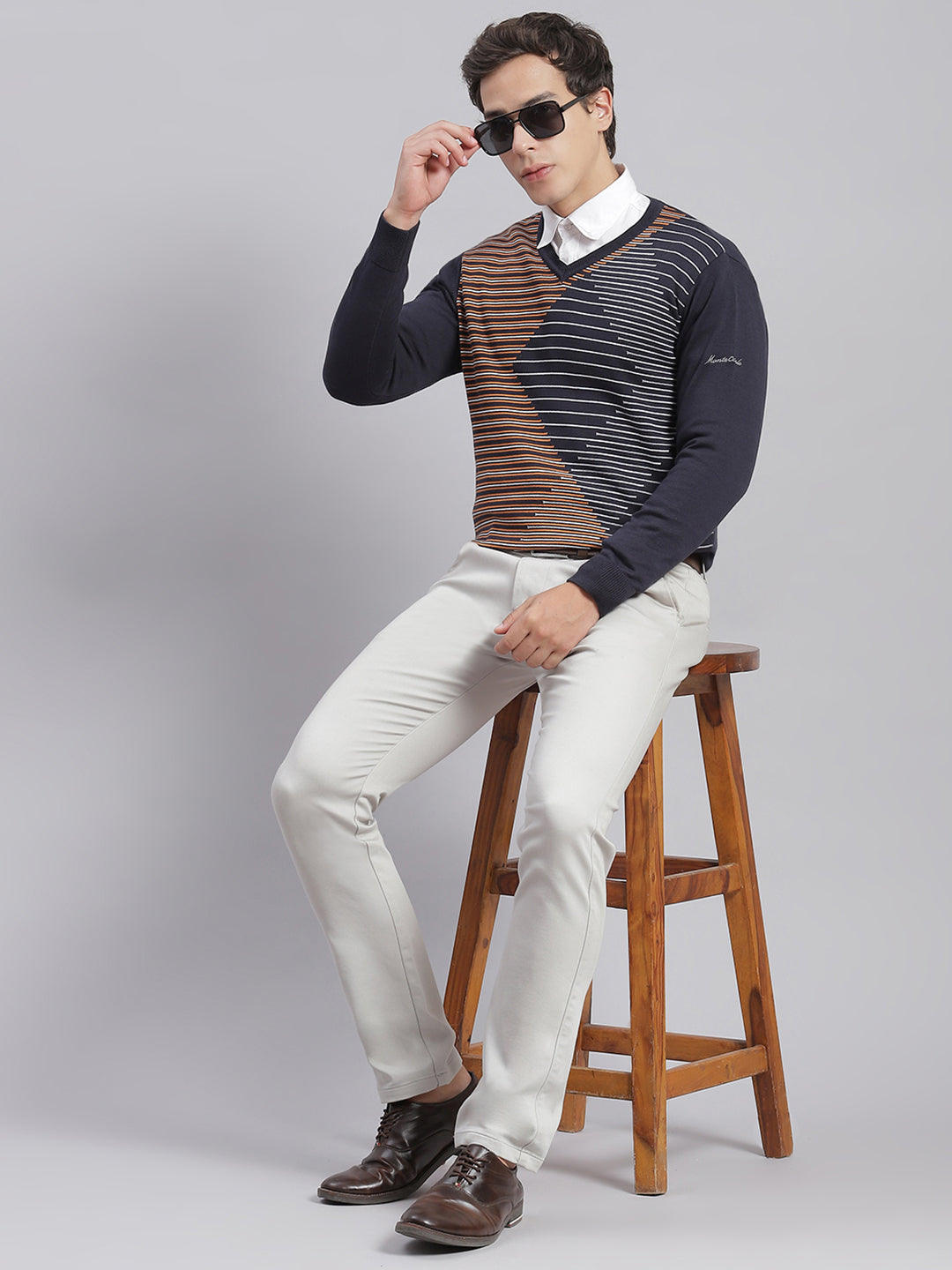 Men Navy Blue Self Design V Neck Full Sleeve Sweaters/Pullovers