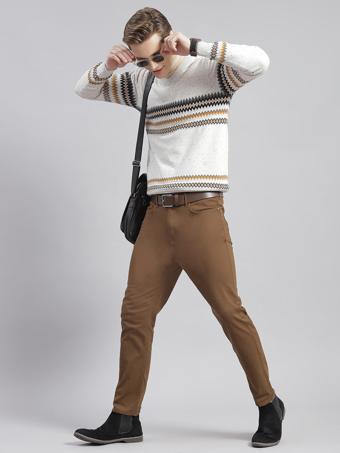 Men Off White Self Design V Neck Full Sleeve Sweaters/Pullovers