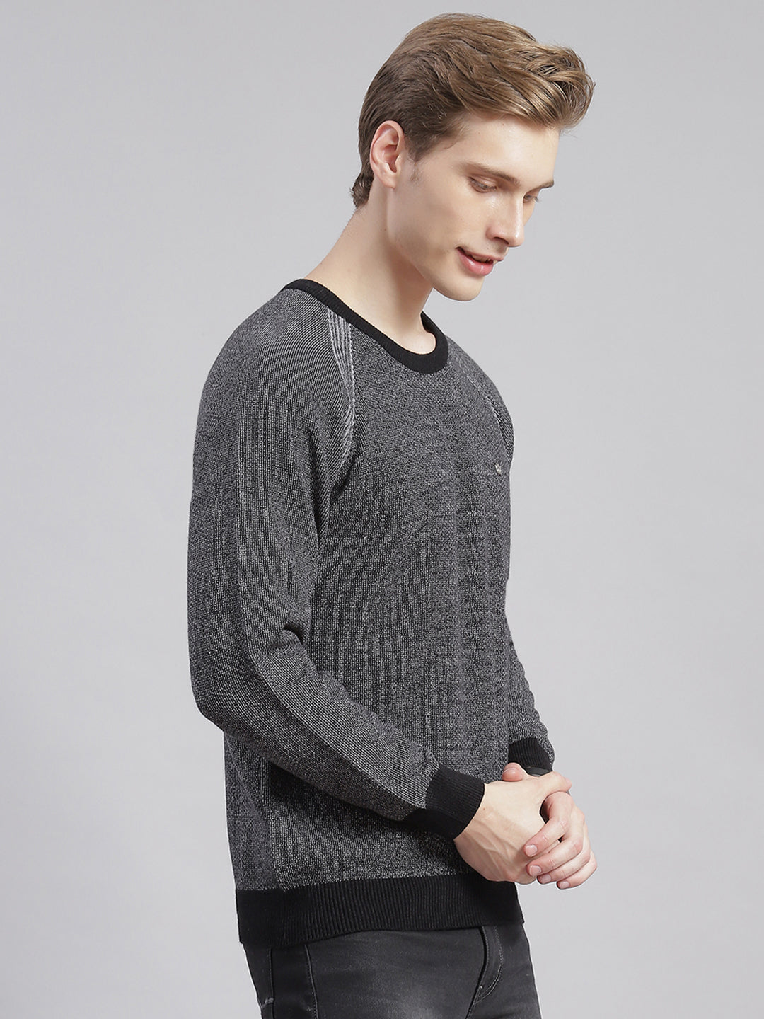 Men Black Solid Round Neck Full Sleeve Sweaters/Pullovers