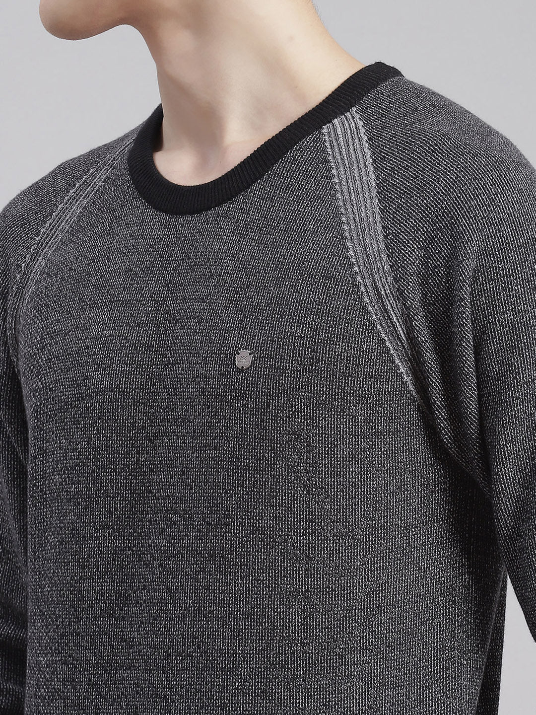 Men Black Solid Round Neck Full Sleeve Sweaters/Pullovers