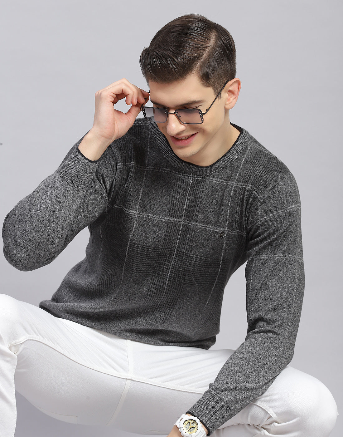 Men Grey Solid Round Neck Full Sleeve Sweater