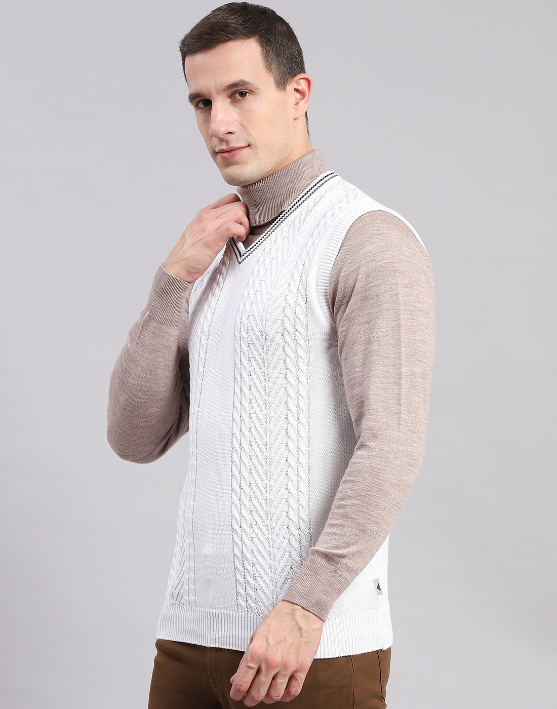 Men White Self Design V Neck Sleeveless Sweaters/Pullovers