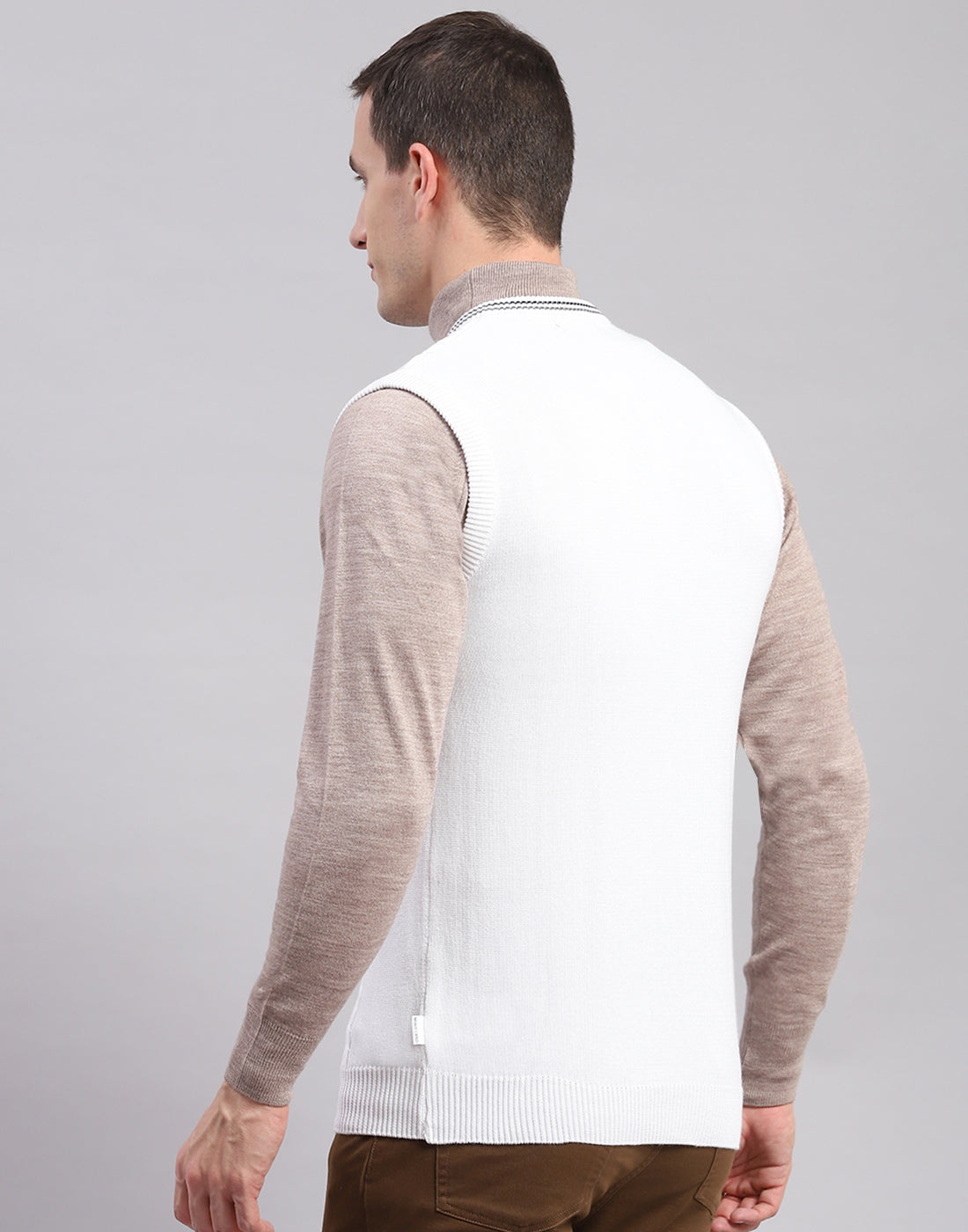 Men White Self Design V Neck Sleeveless Sweaters/Pullovers