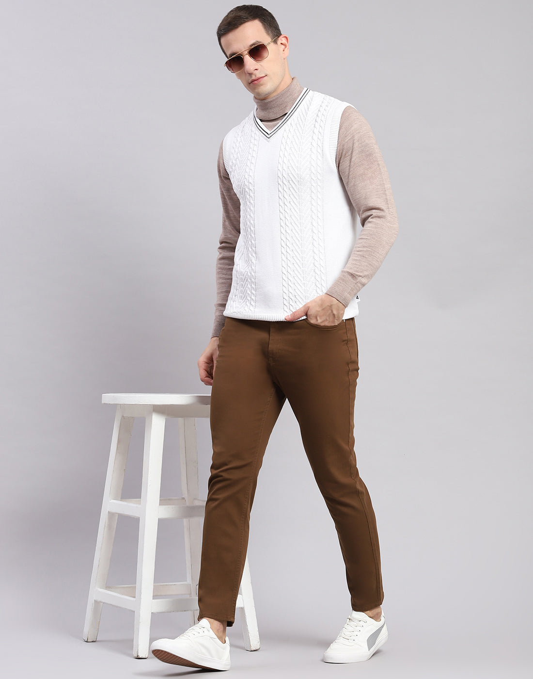 Men White Self Design V Neck Sleeveless Sweaters/Pullovers