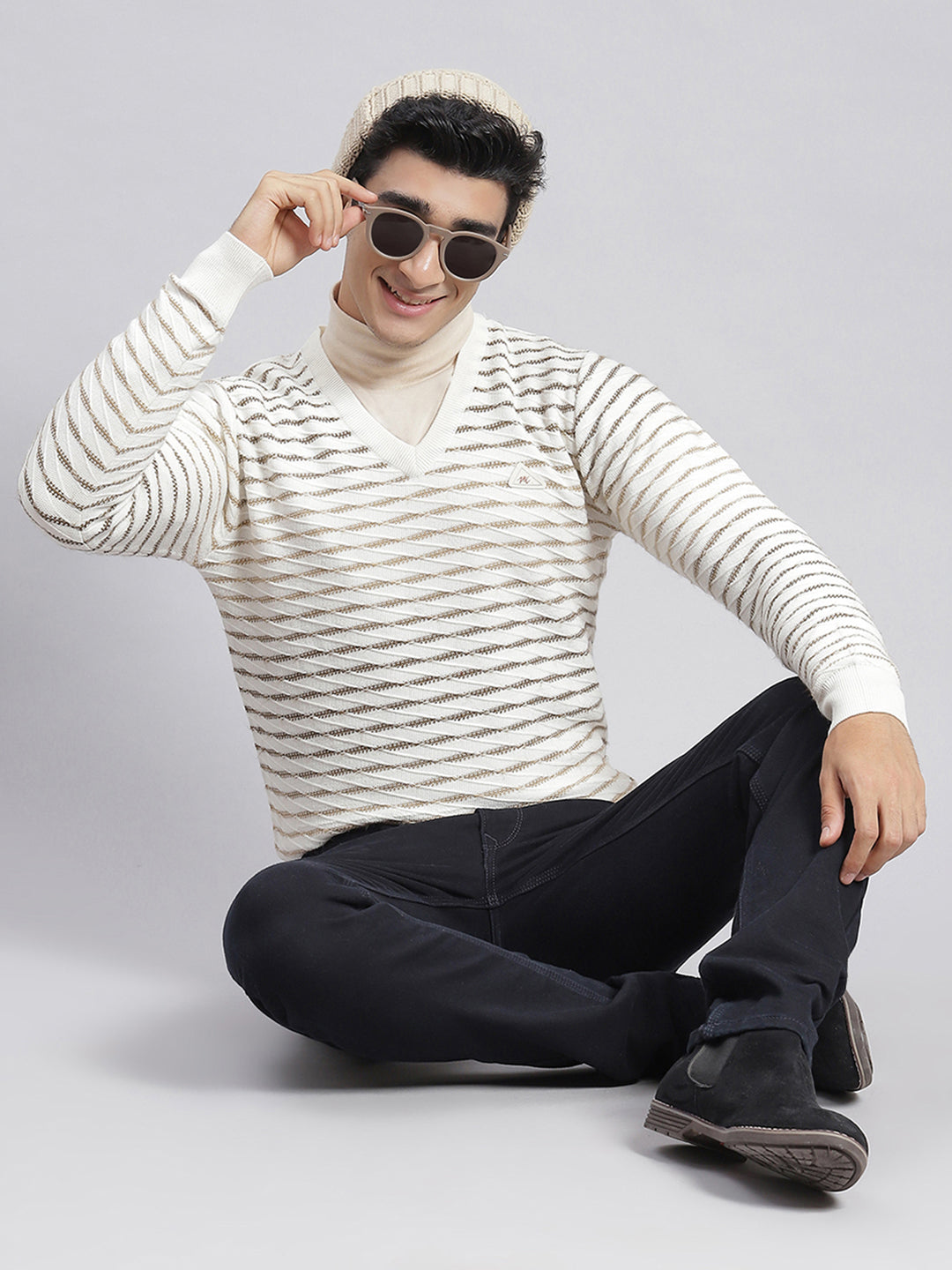 Men White Self Design V Neck Full Sleeve Sweaters/Pullovers