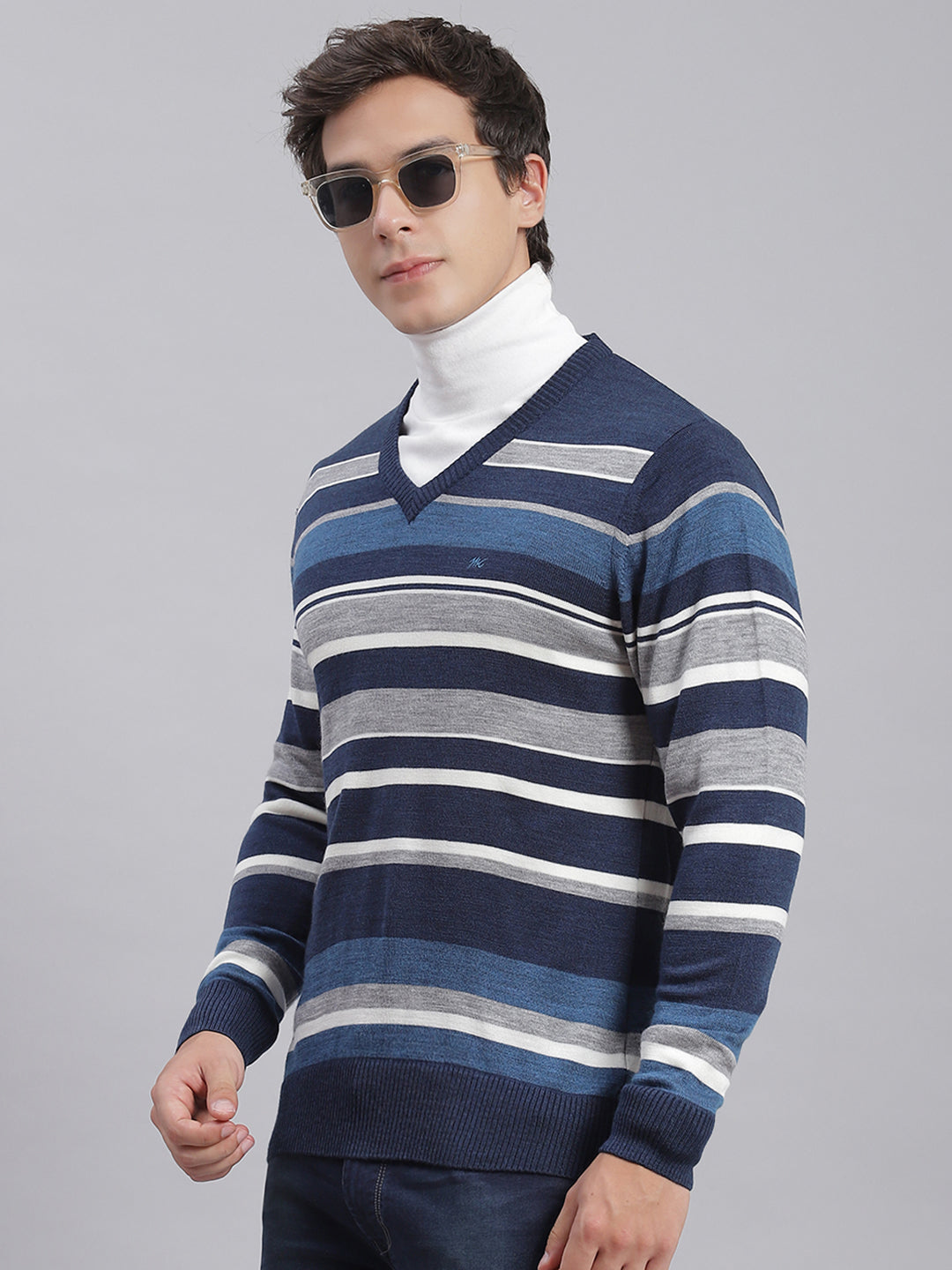 Men Blue Stripe V Neck Full Sleeve Sweaters/Pullovers