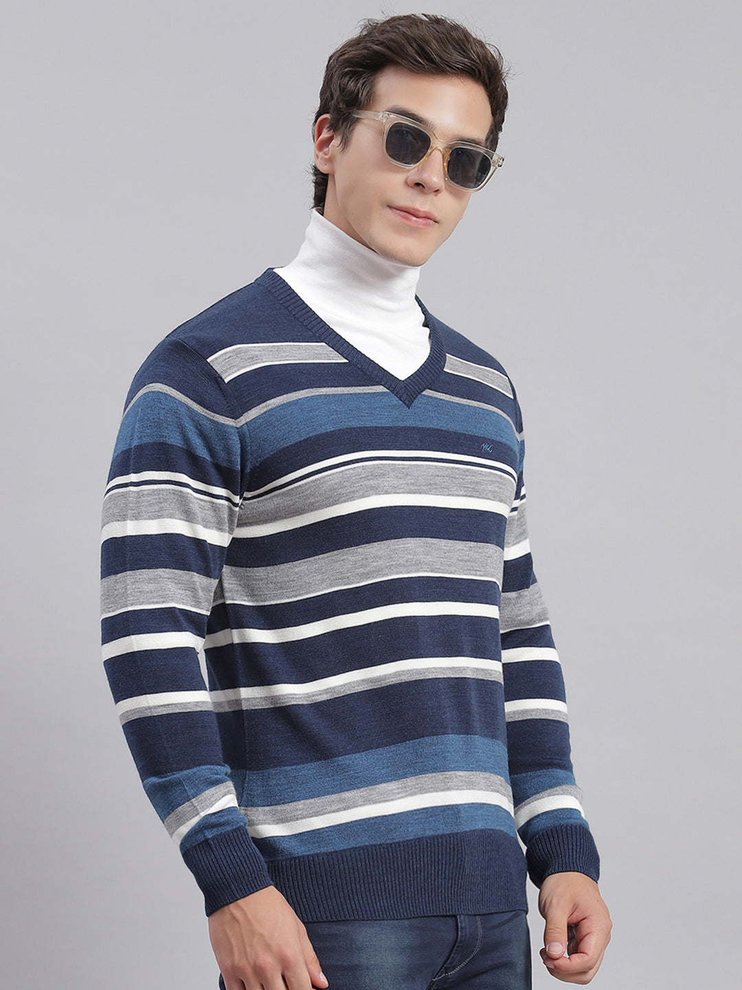 Men Blue Stripe V Neck Full Sleeve Sweaters/Pullovers