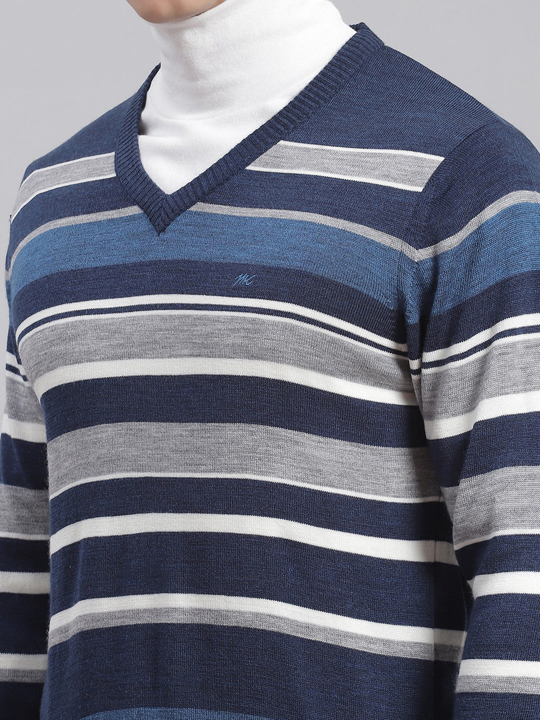 Men Blue Stripe V Neck Full Sleeve Sweaters/Pullovers
