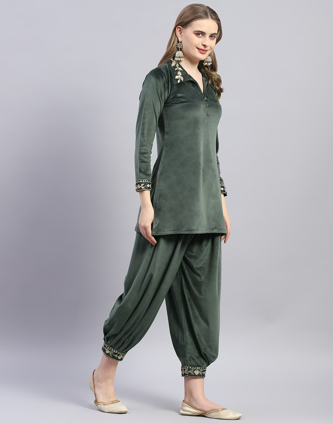 Women Green Embroidered Collar Full Sleeve Cords Set