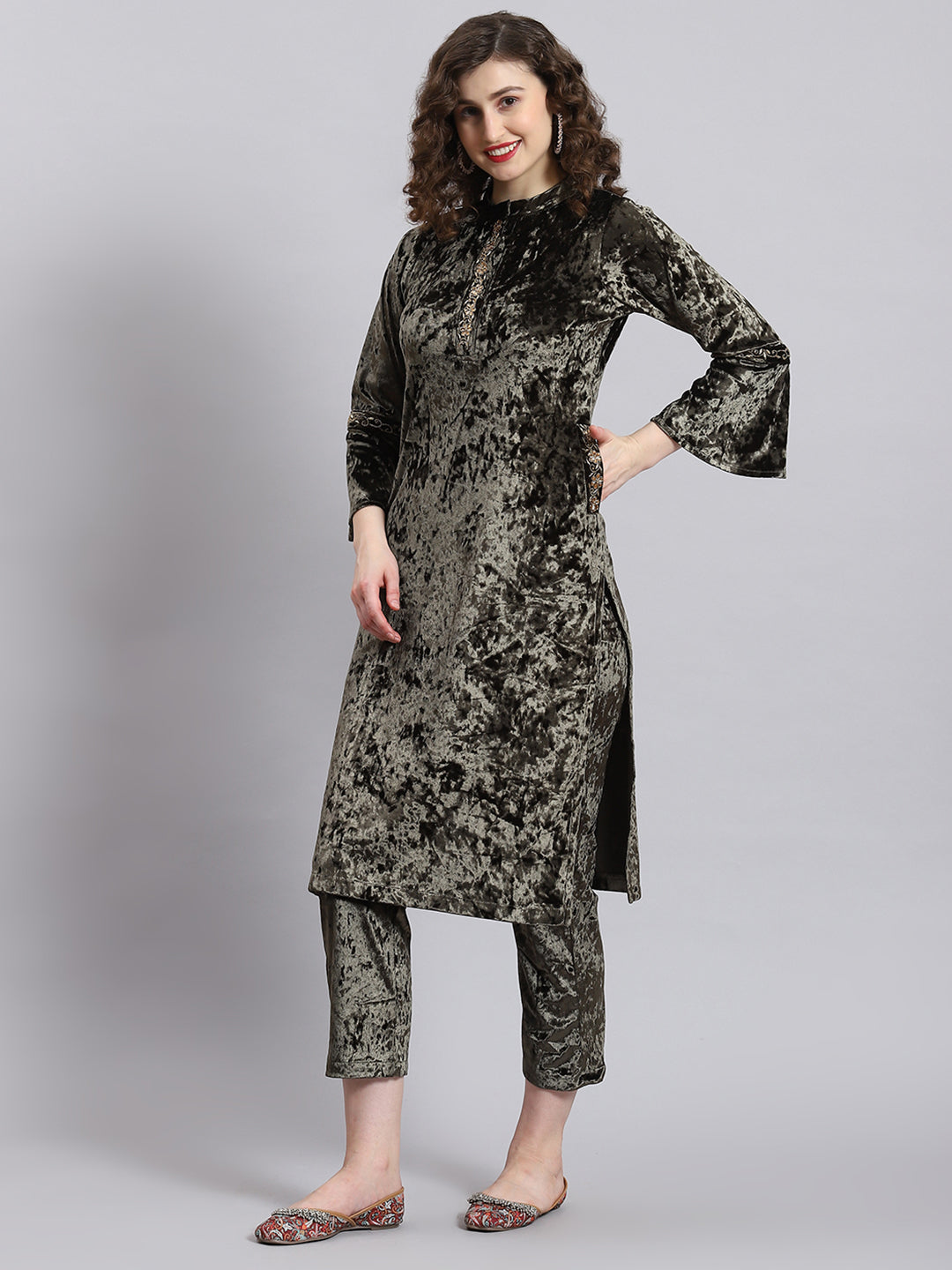 Women Green Solid Mock Collar Full Sleeve Kurtis Set