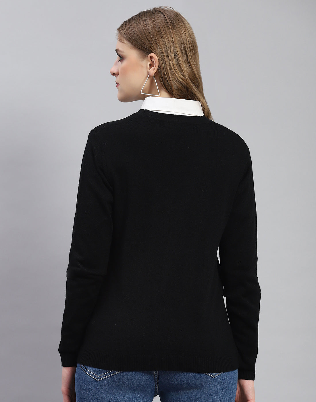 Women Black Self Design V Neck Full Sleeve Cardigan