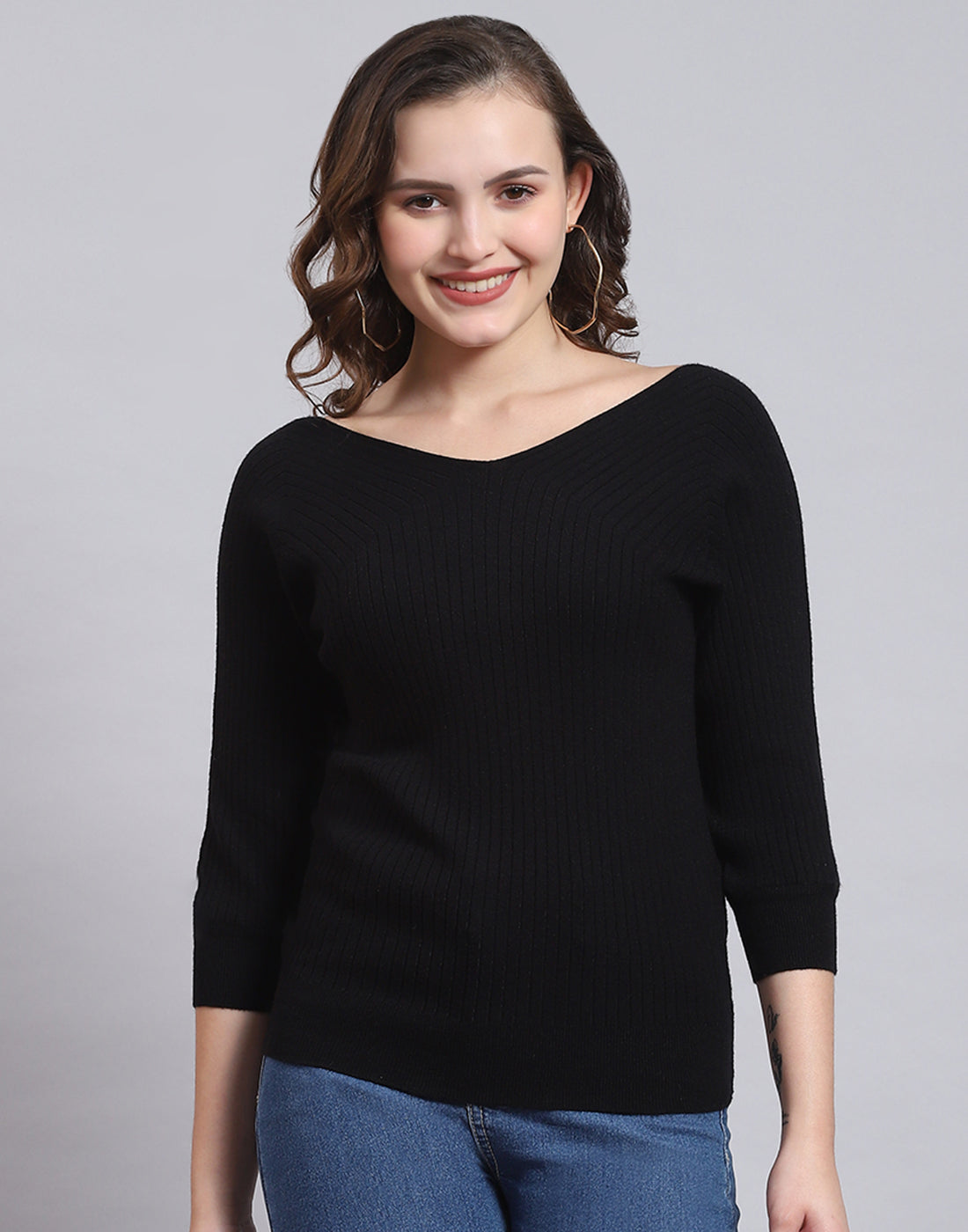 Buy Women Black Solid V Neck 3/4 Sleeve Sweater Online in India