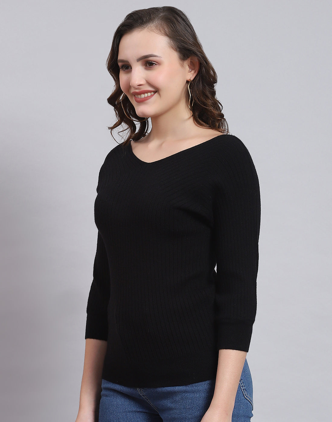 Women Black Solid V Neck 3/4 Sleeve Sweater