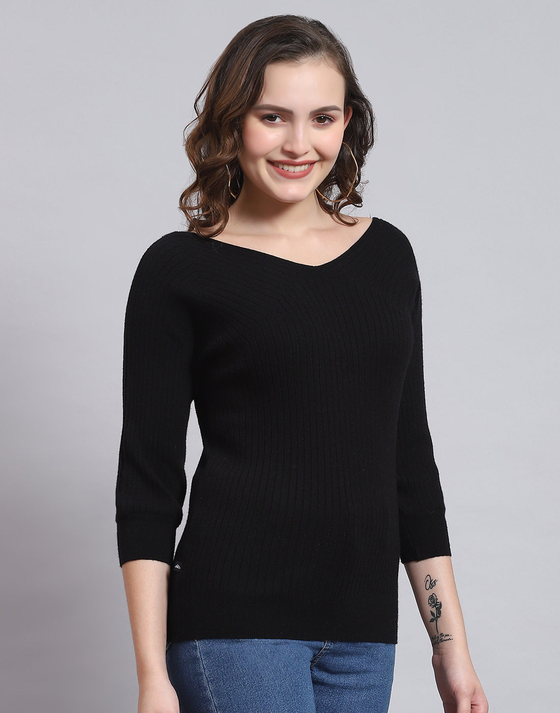 Women Black Solid V Neck 3/4 Sleeve Sweater