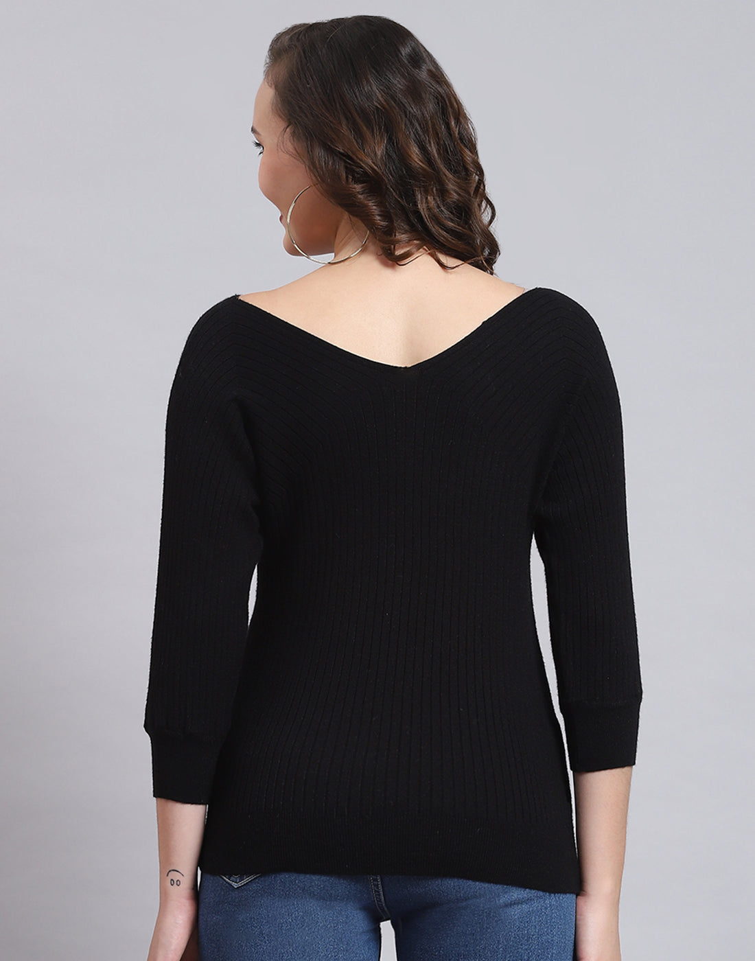 Women Black Solid V Neck 3/4 Sleeve Sweater