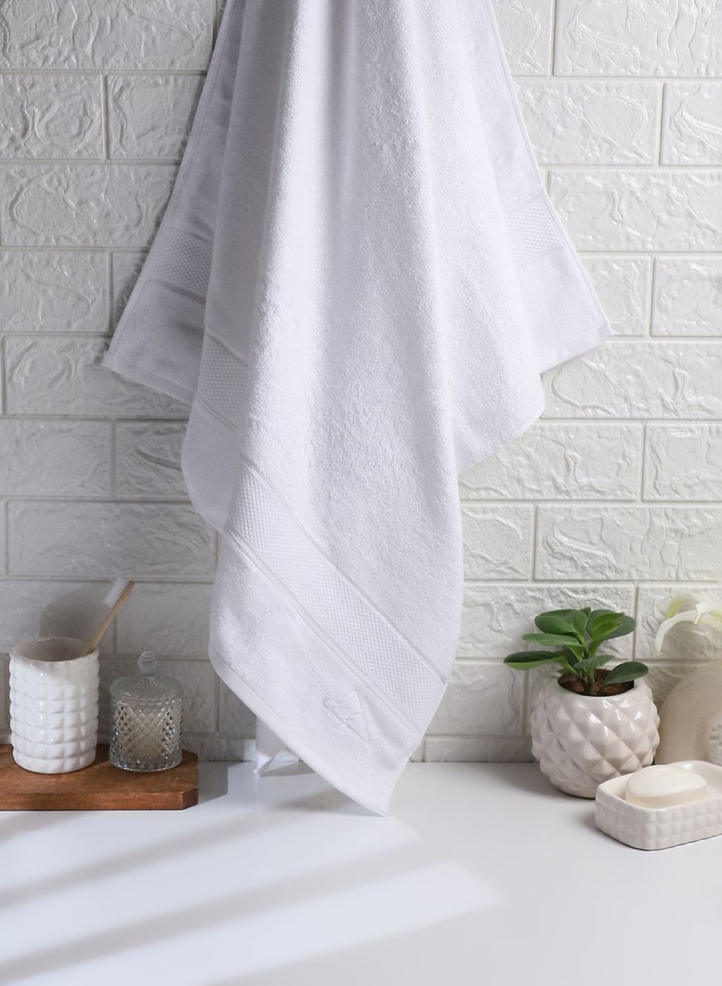White Cotton 600 GSM Bath Towel