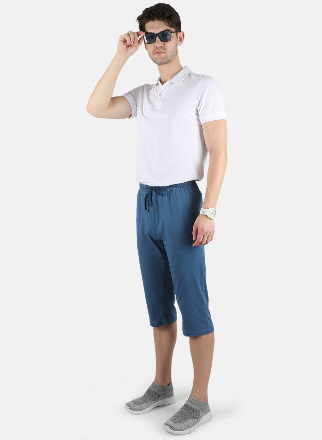 Men Blue Plain Capri