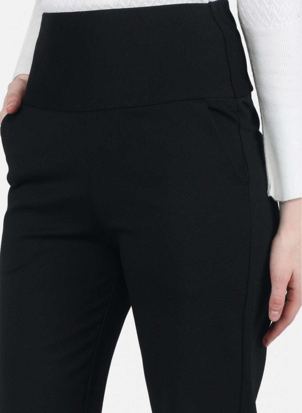 Women Black Solid Jegging