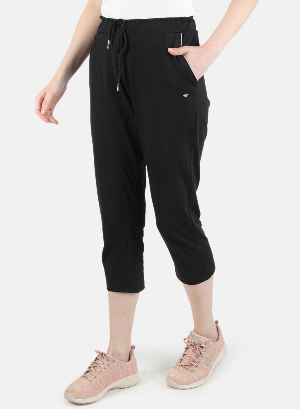 Women Black Plain Capri