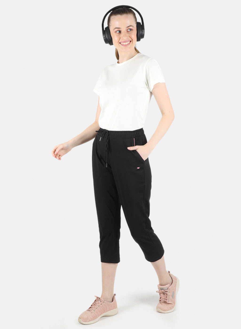 Women Black Plain Capri