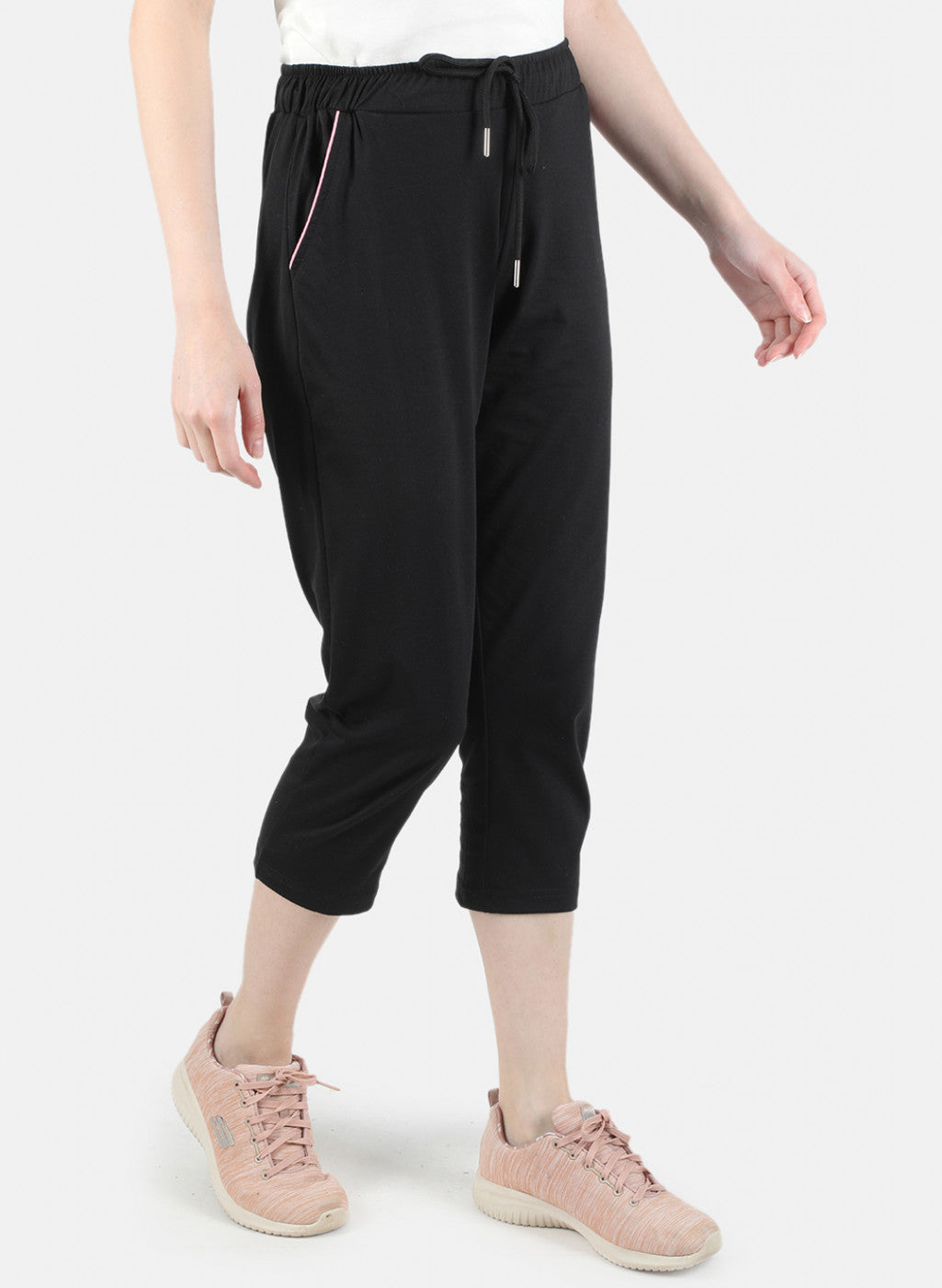 Women Black Plain Capri