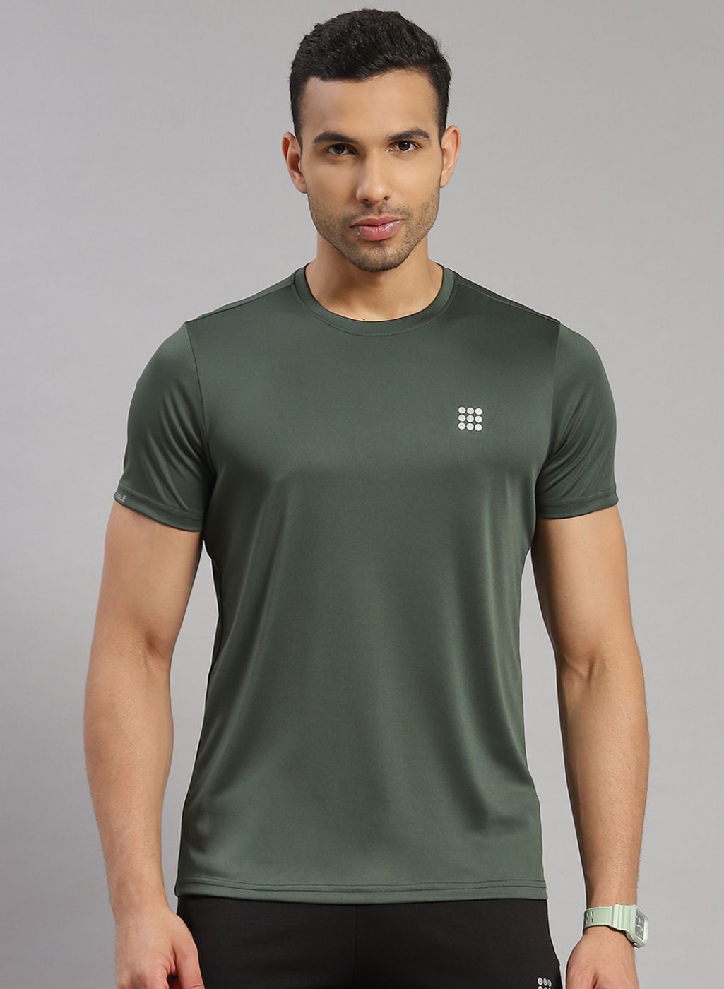 Men Olive Solid T-Shirt