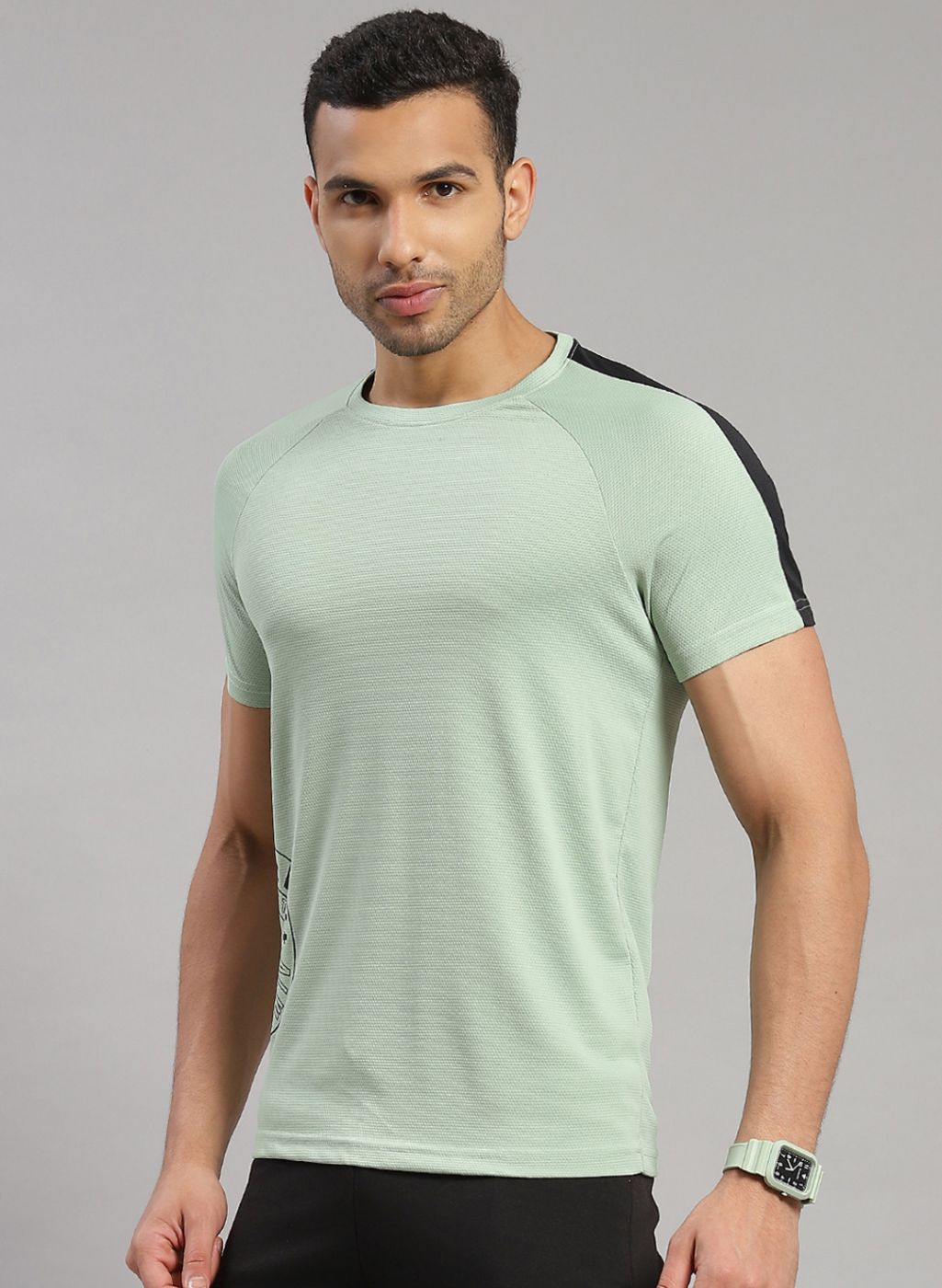 Men Green Solid T-Shirt