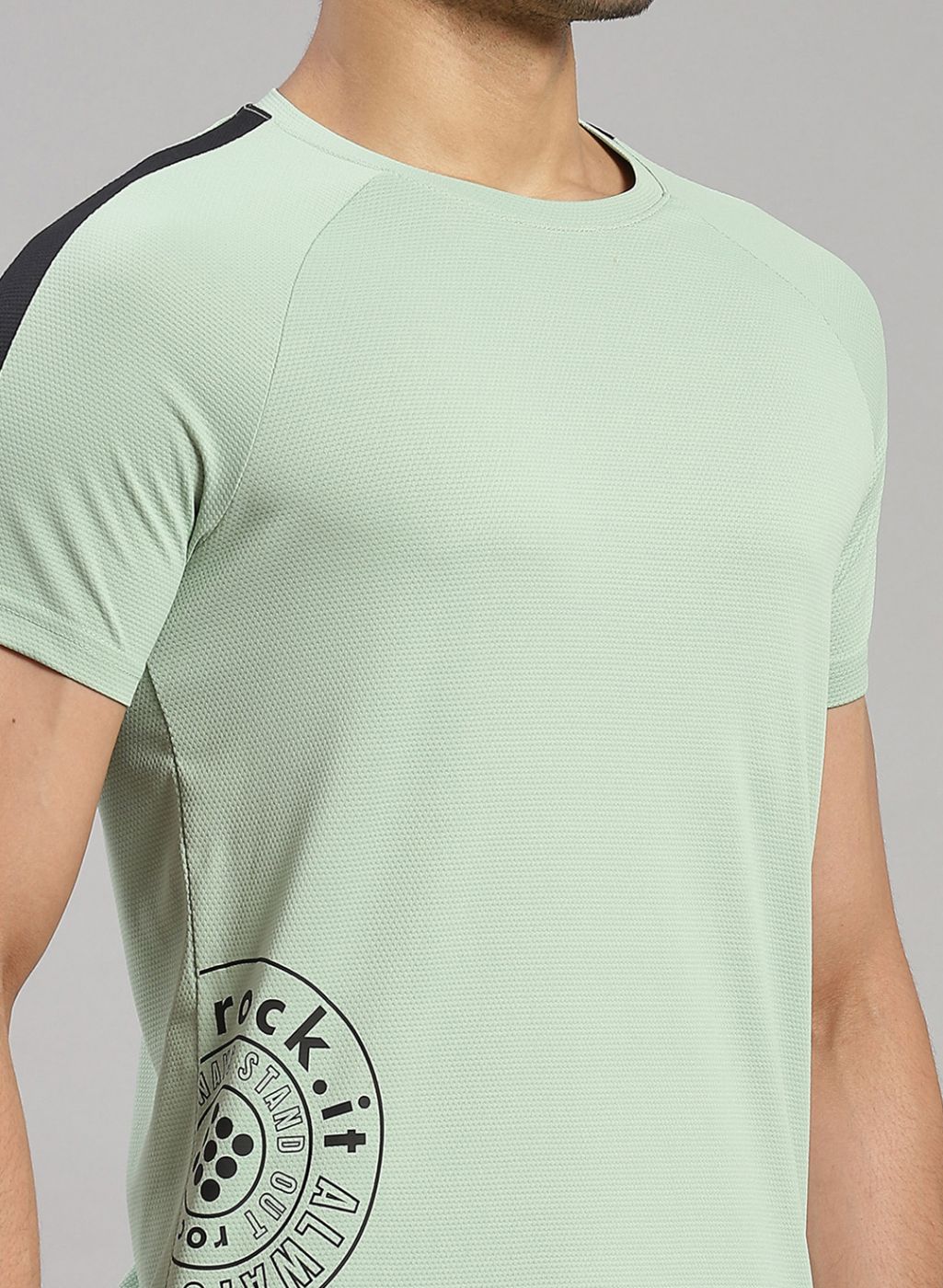 Rock.it Men Green Solid T-Shirt
