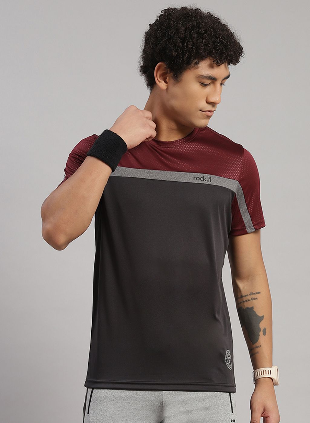 Rock.it Men Black Solid T-Shirt