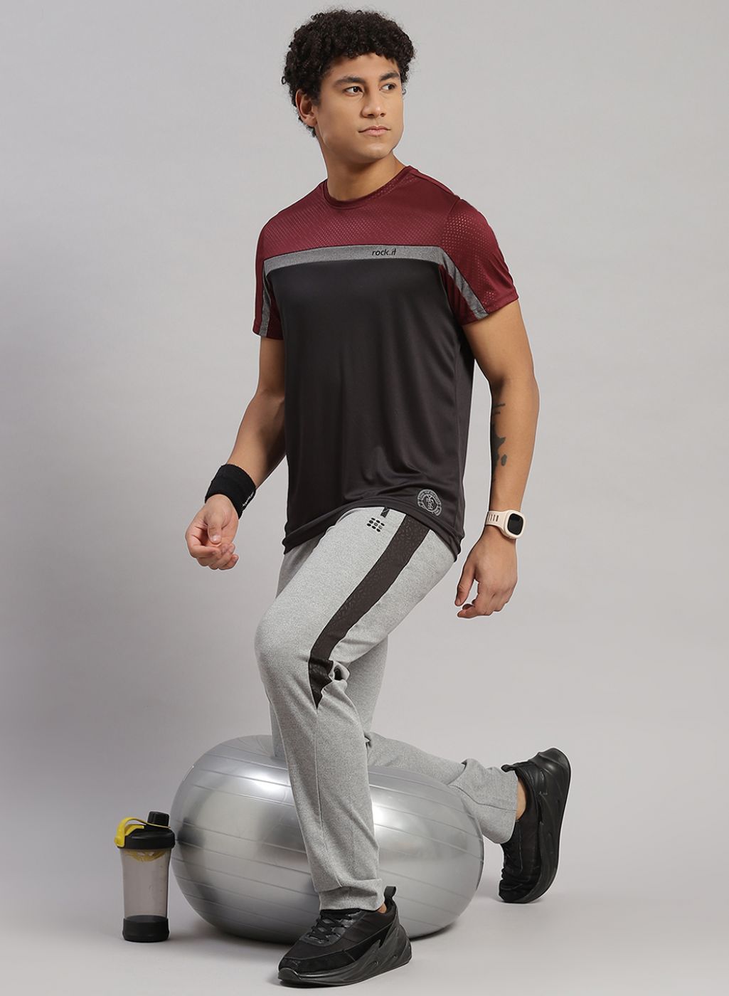 Rock.it Men Black Solid T-Shirt