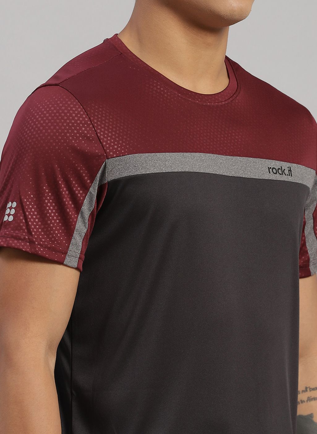 Rock.it Men Black Solid T-Shirt