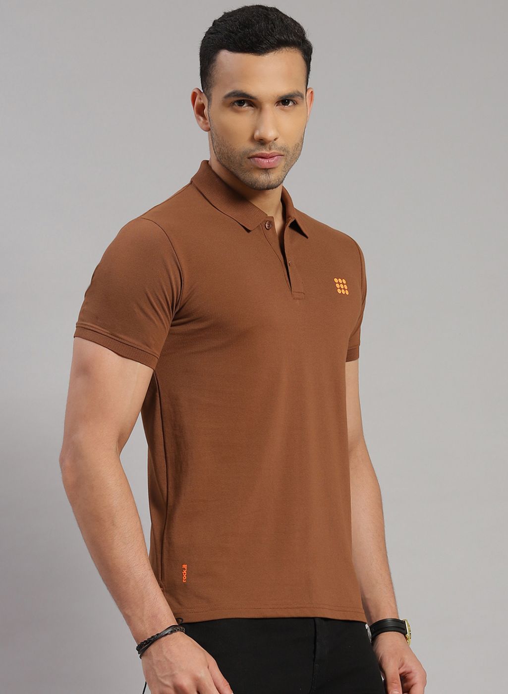 Rock.it Men Brown Solid T-Shirt