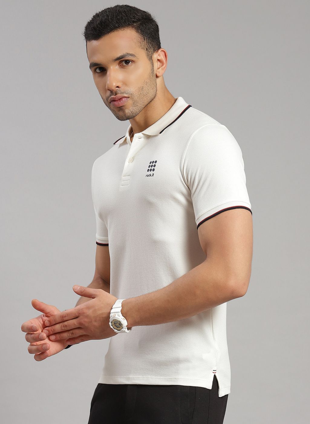 Rock.it Men Off White Solid T-Shirt