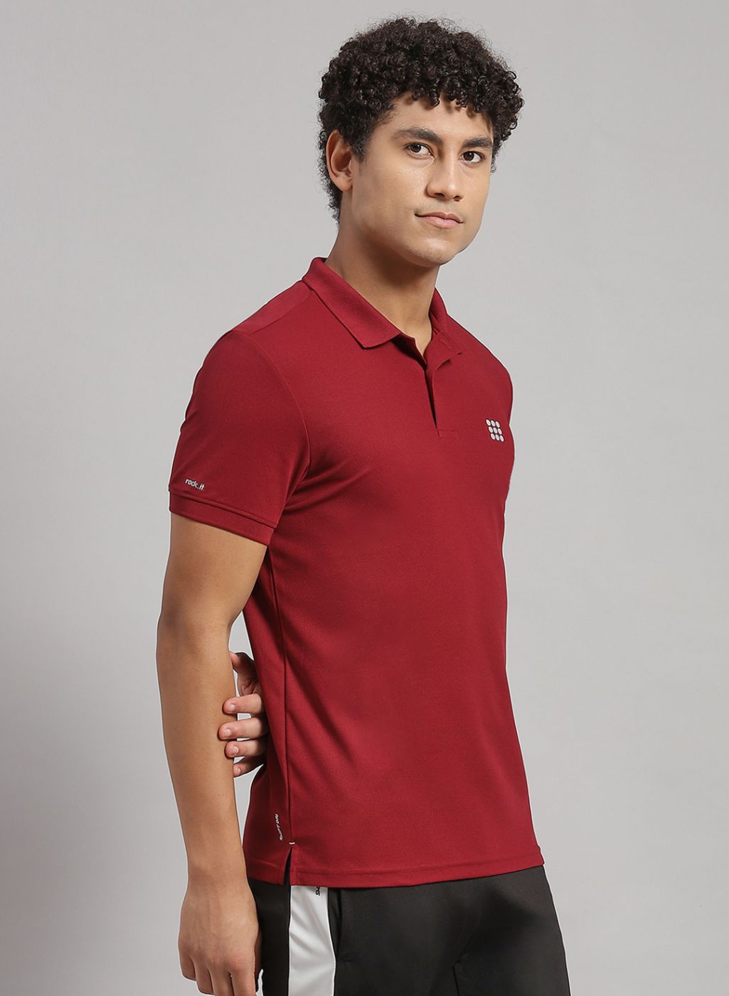 Rock.it Men Maroon Solid T-Shirt