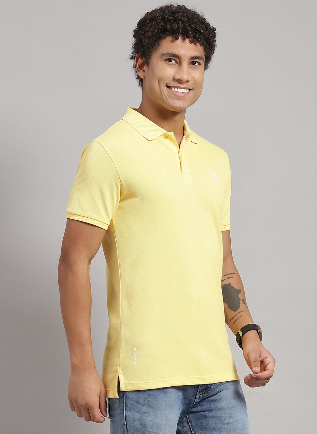 Rock.it Men Yellow Solid T-Shirt