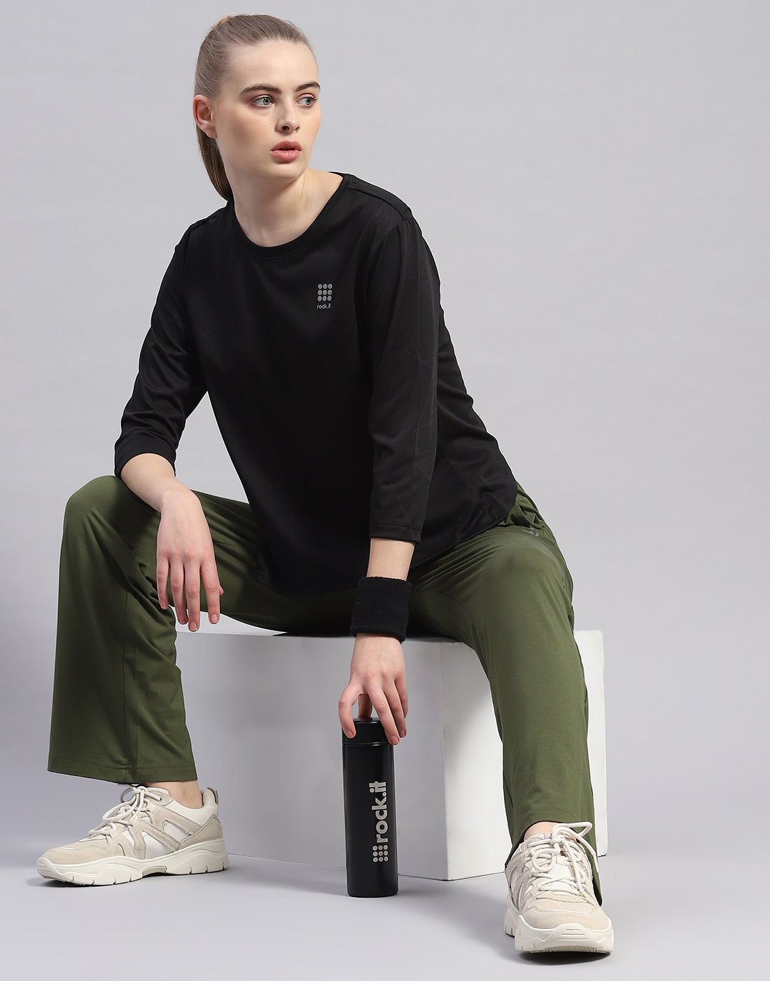 Rock.it Women Black Solid Round Neck Half Sleeve Top