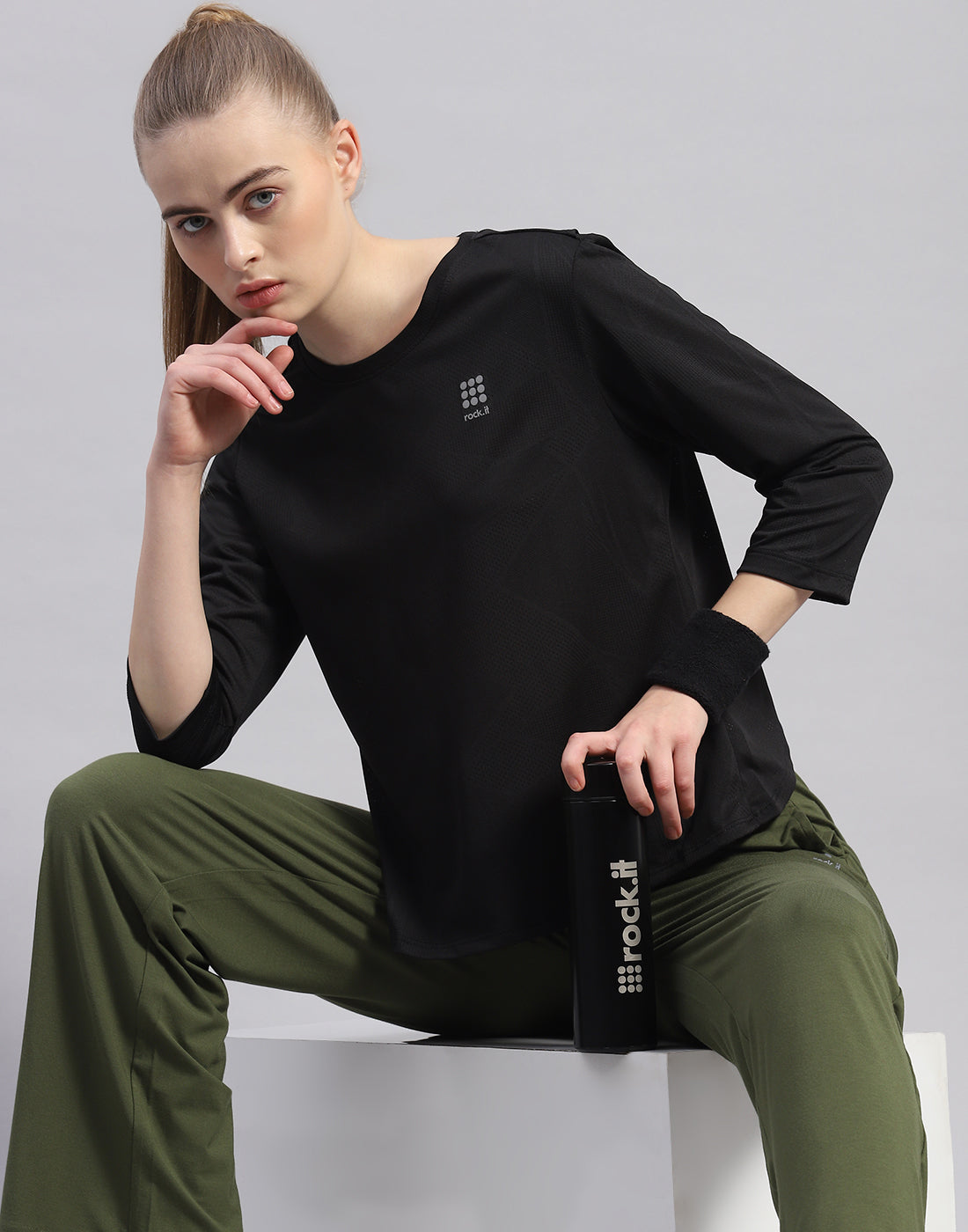 Rock.it Women Black Solid Round Neck Half Sleeve Top