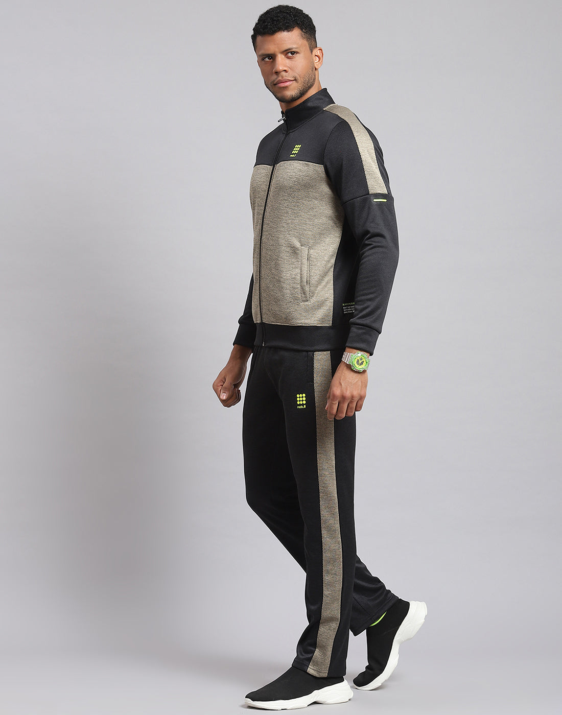 Rock.it Men Black Solid Stand Collar Full Sleeve Tracksuit
