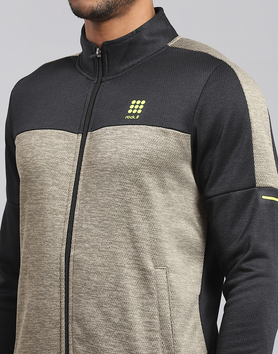 Rock.it Men Black Solid Stand Collar Full Sleeve Tracksuit