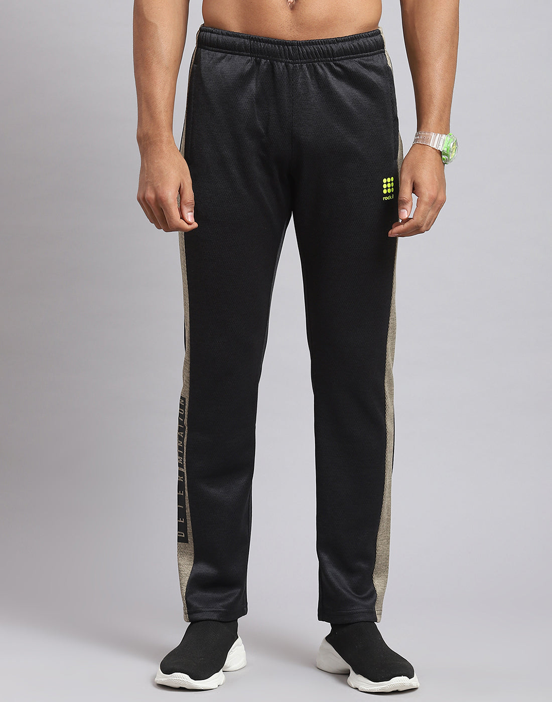 Rock.it Men Black Solid Stand Collar Full Sleeve Tracksuit