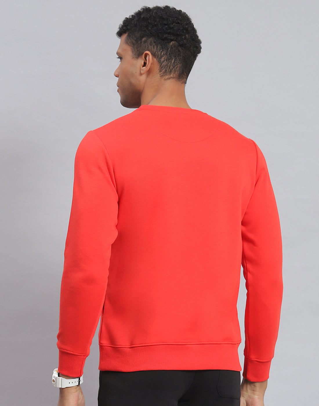Men Red Solid Round Neck Full Sleeve Sweatshirt